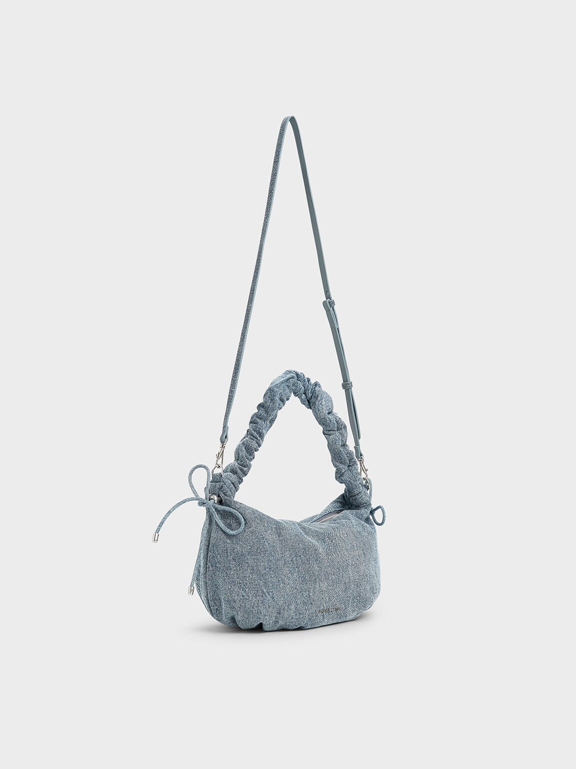 Bolso hobo Maisy de denim con asa fruncida, Azul mezclilla, hi-res