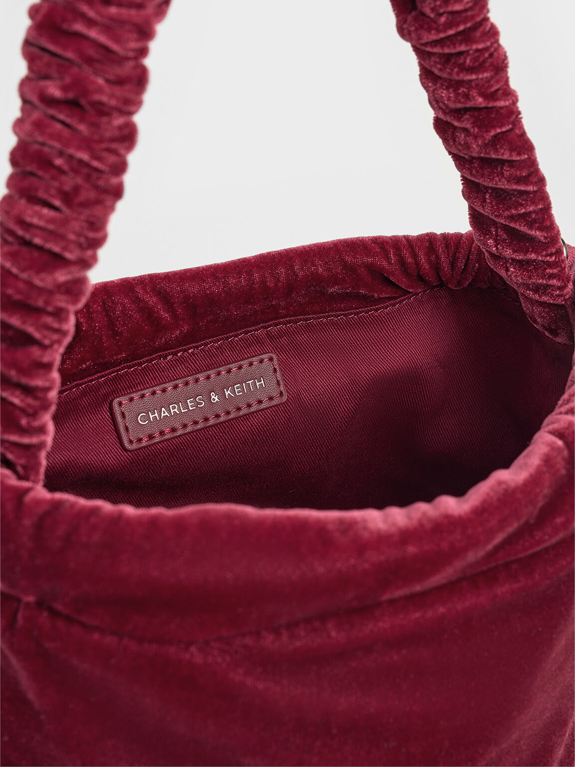 Bolso de terciopelo con asa superior arrugada y lazo, Rosa, hi-res