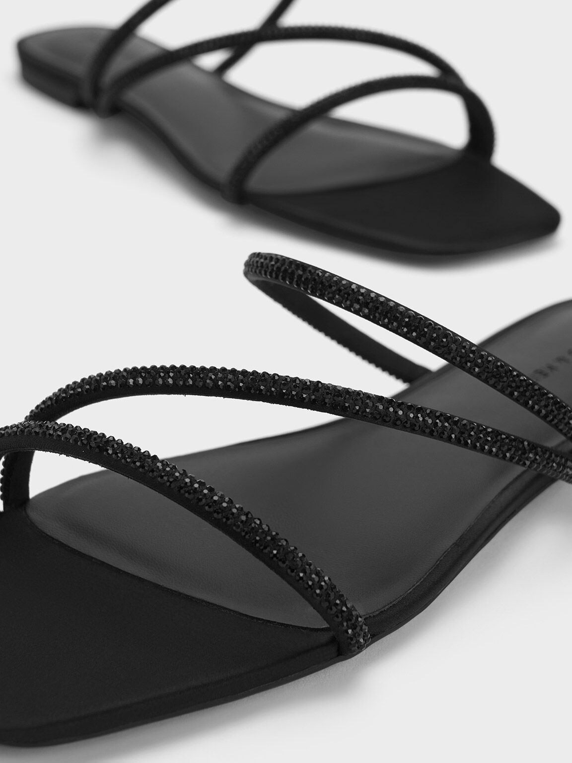 Sandalias de tiras en satín con cristales, Negro texturizado, hi-res