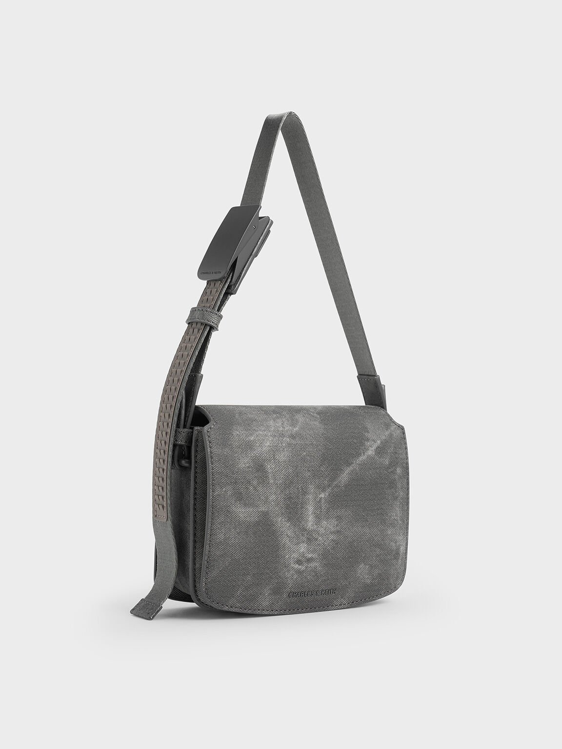 Bolso tipo caja de denim con solapa delantera, Gris oscuro, hi-res