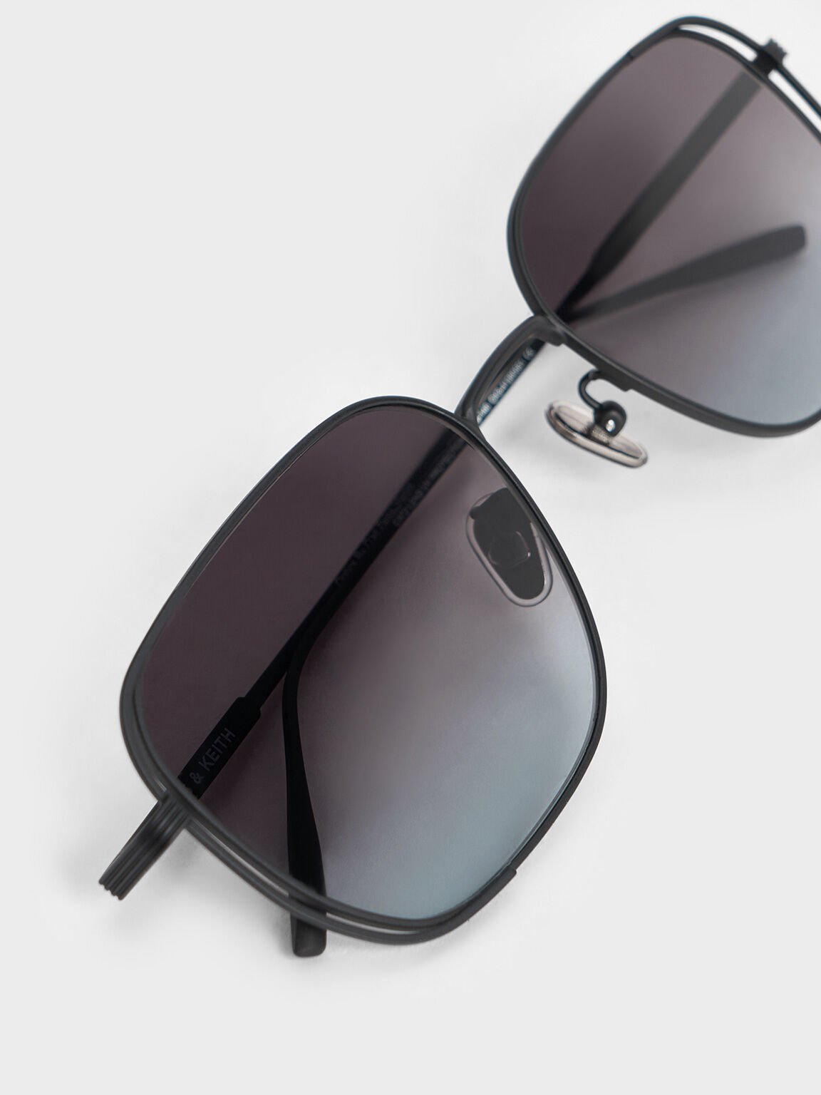 Metallic-Rim Rectangular Sunglasses, Noir, hi-res