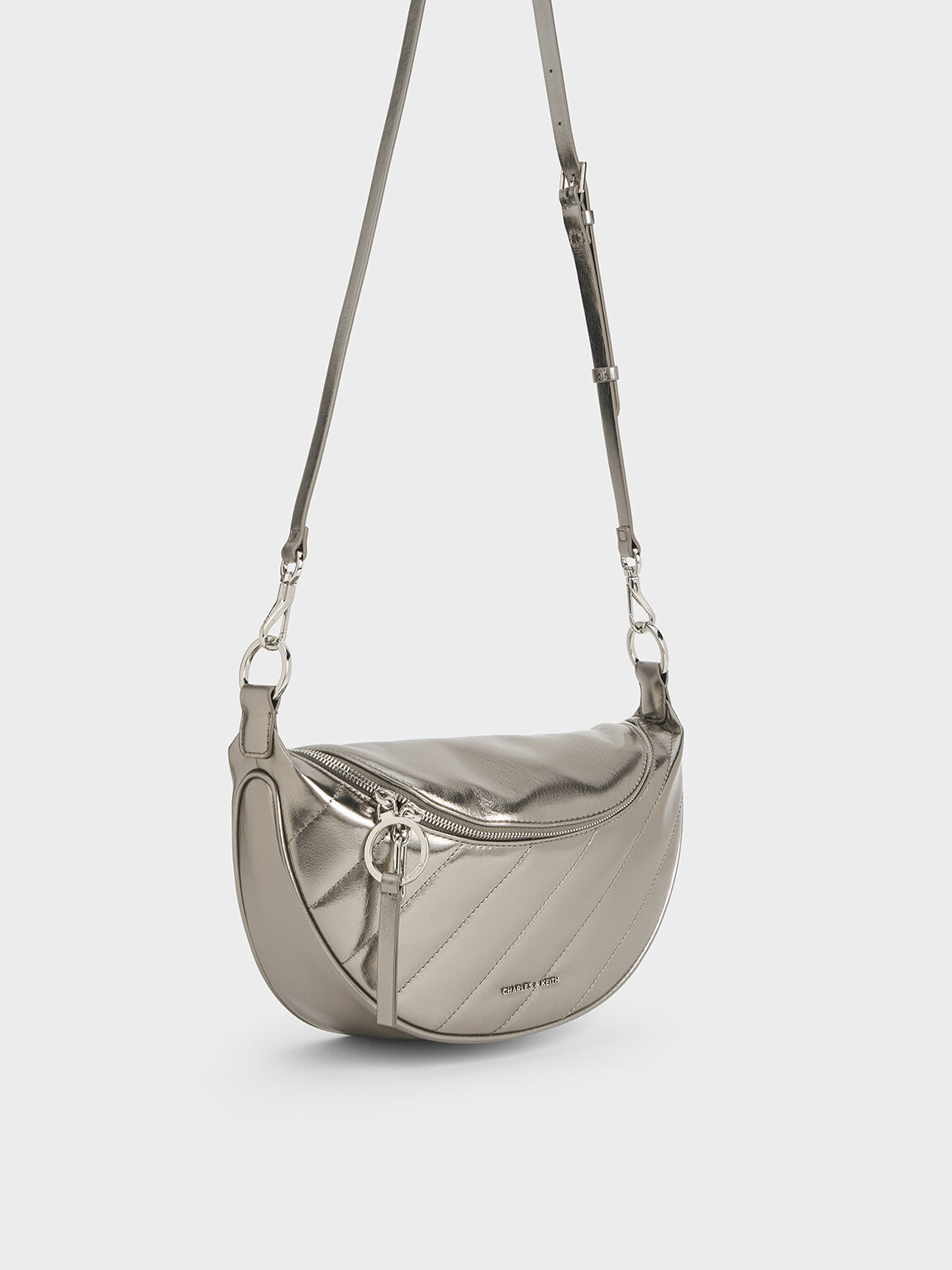 Bolso cruzado media luna Philomena metálico, Estaño, hi-res