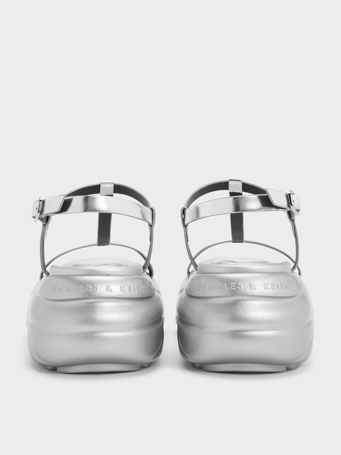 Sandalias deportivas metalizadas de plataforma curvada con tira en T, Plateado, hi-res