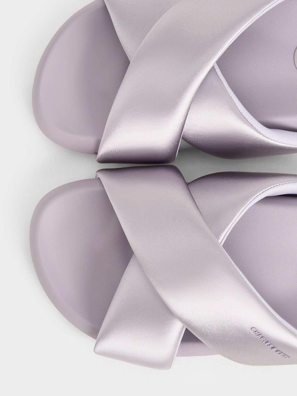 Claquettes à lanières croisées en satin Lumi, Lilas, hi-res