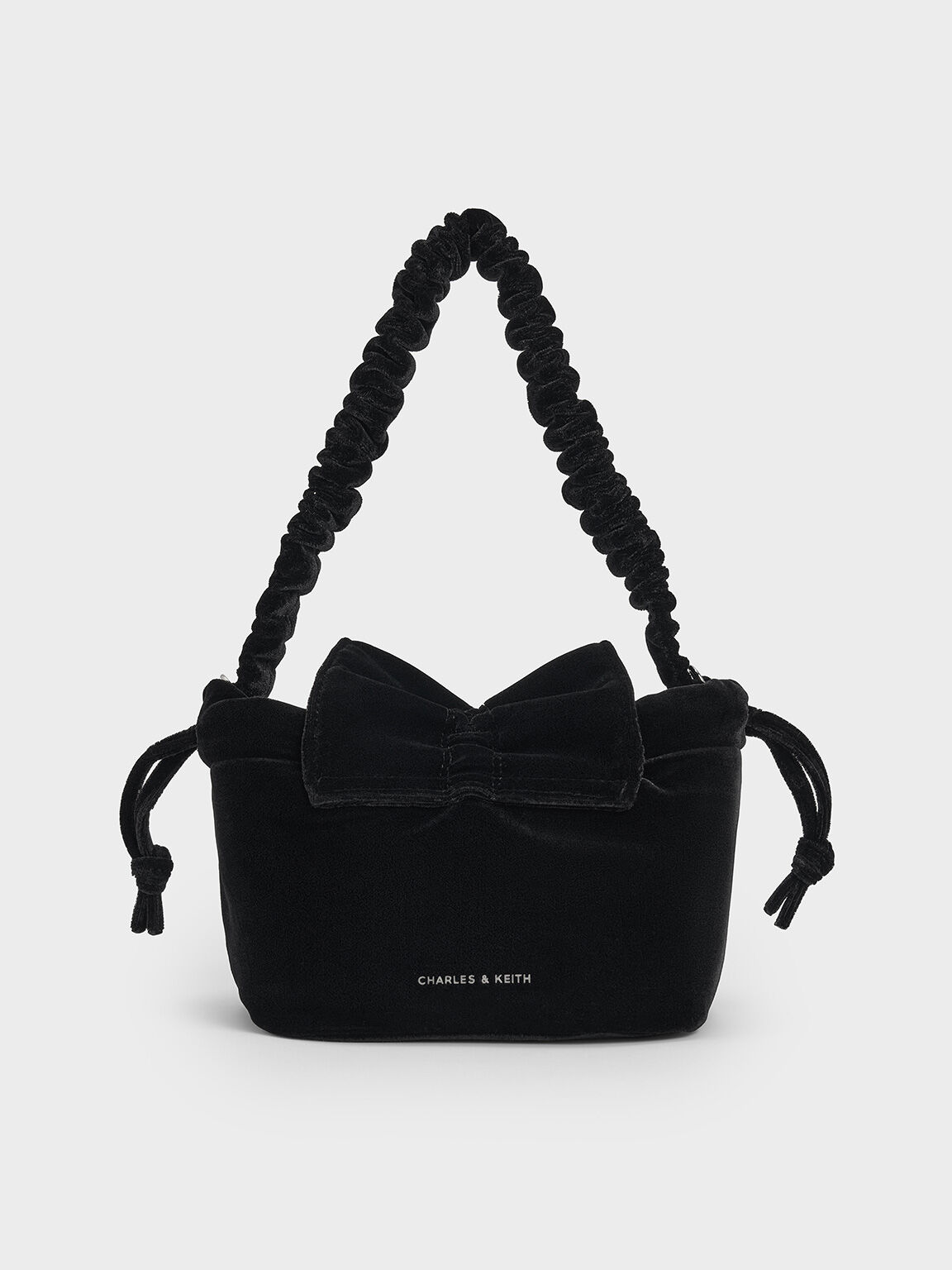 Bolso de terciopelo con asa superior arrugada y lazo, Negro, hi-res