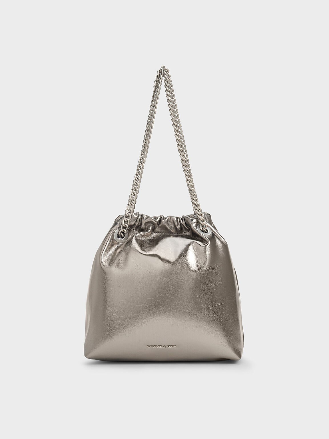 Bolso tote Caia metalizado con asa de cadena, Estaño, hi-res