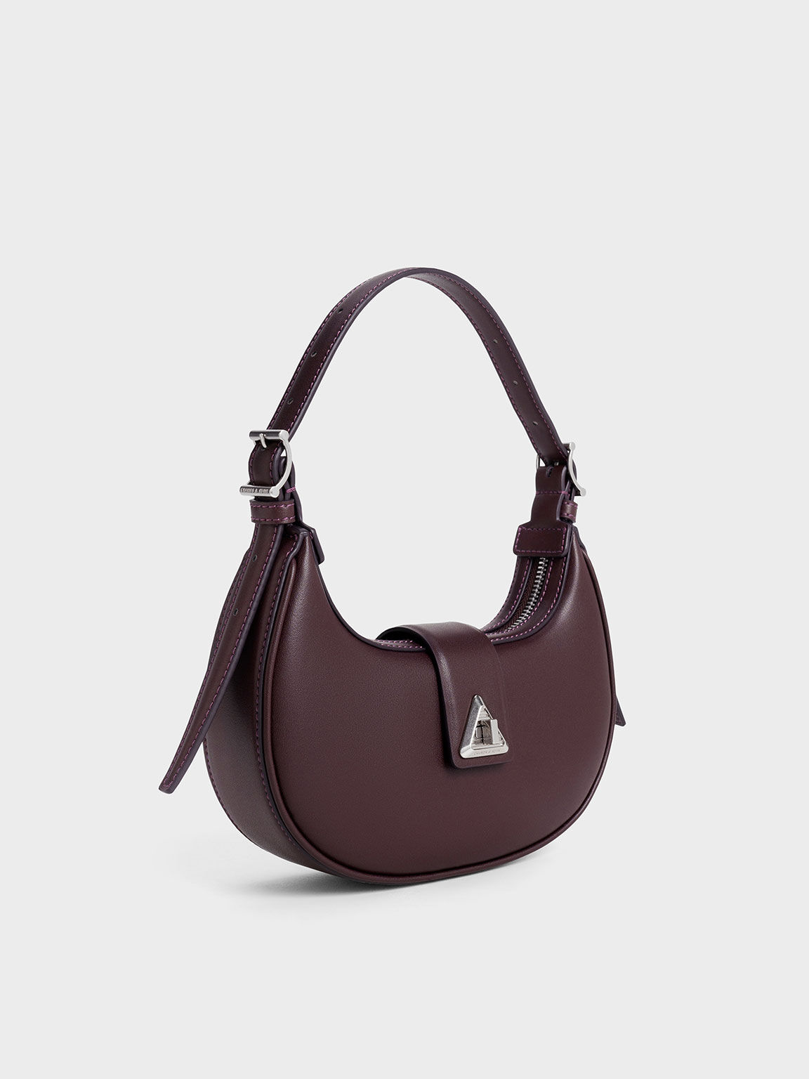 Bolso Trice con tira tipo cinturón y acento metálico, Plum, hi-res