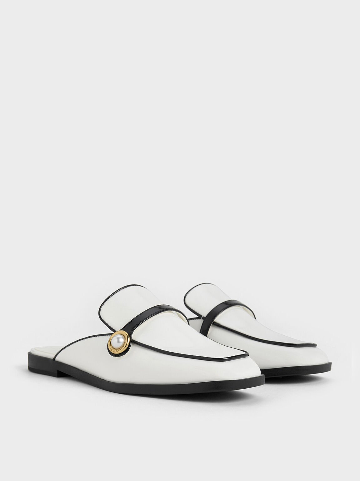 Mules mocassins bicolores à ornement perle, Blanc, hi-res