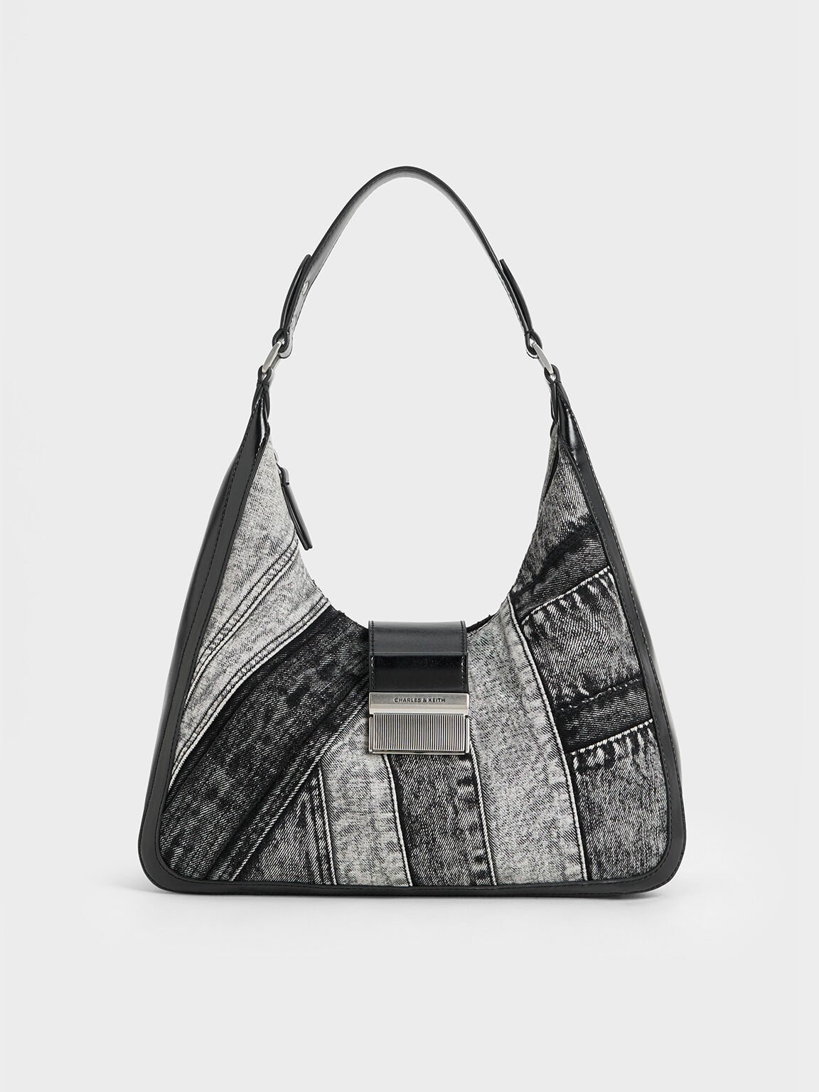 Sac hobo en denim patchwork Charlot, Noir, hi-res