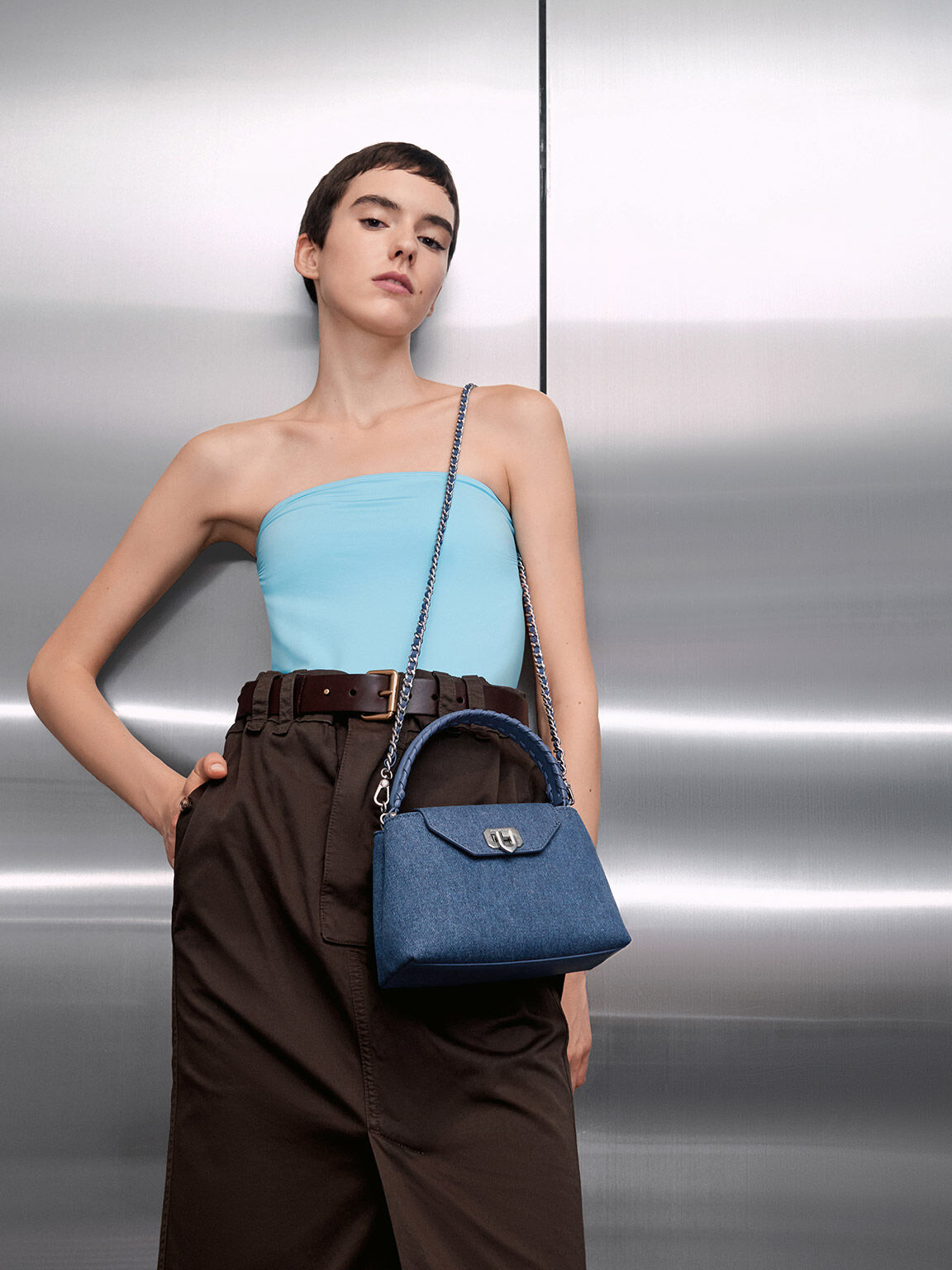 Bolso denim de asa superior Arwen con correa trenzada, Azul mezclilla, hi-res