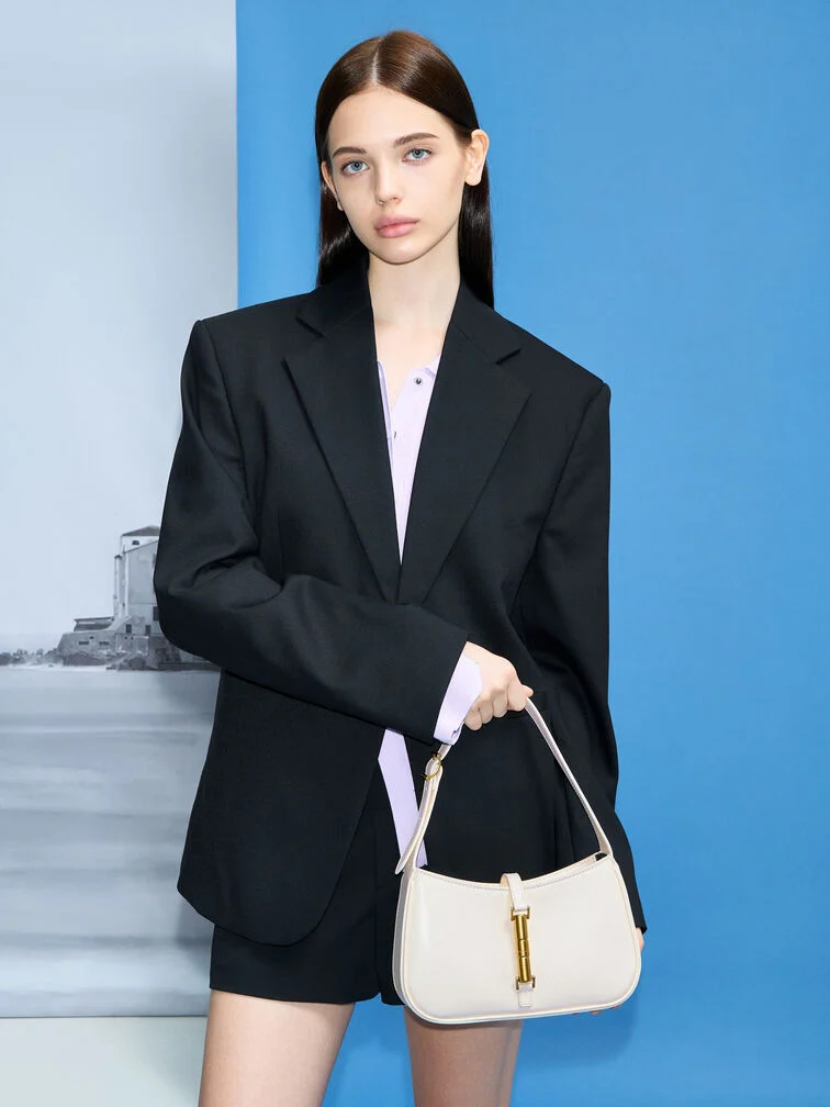  Sac porté épaule à détail métallique Cesia en crème pour femme - CHARLES & KEITH