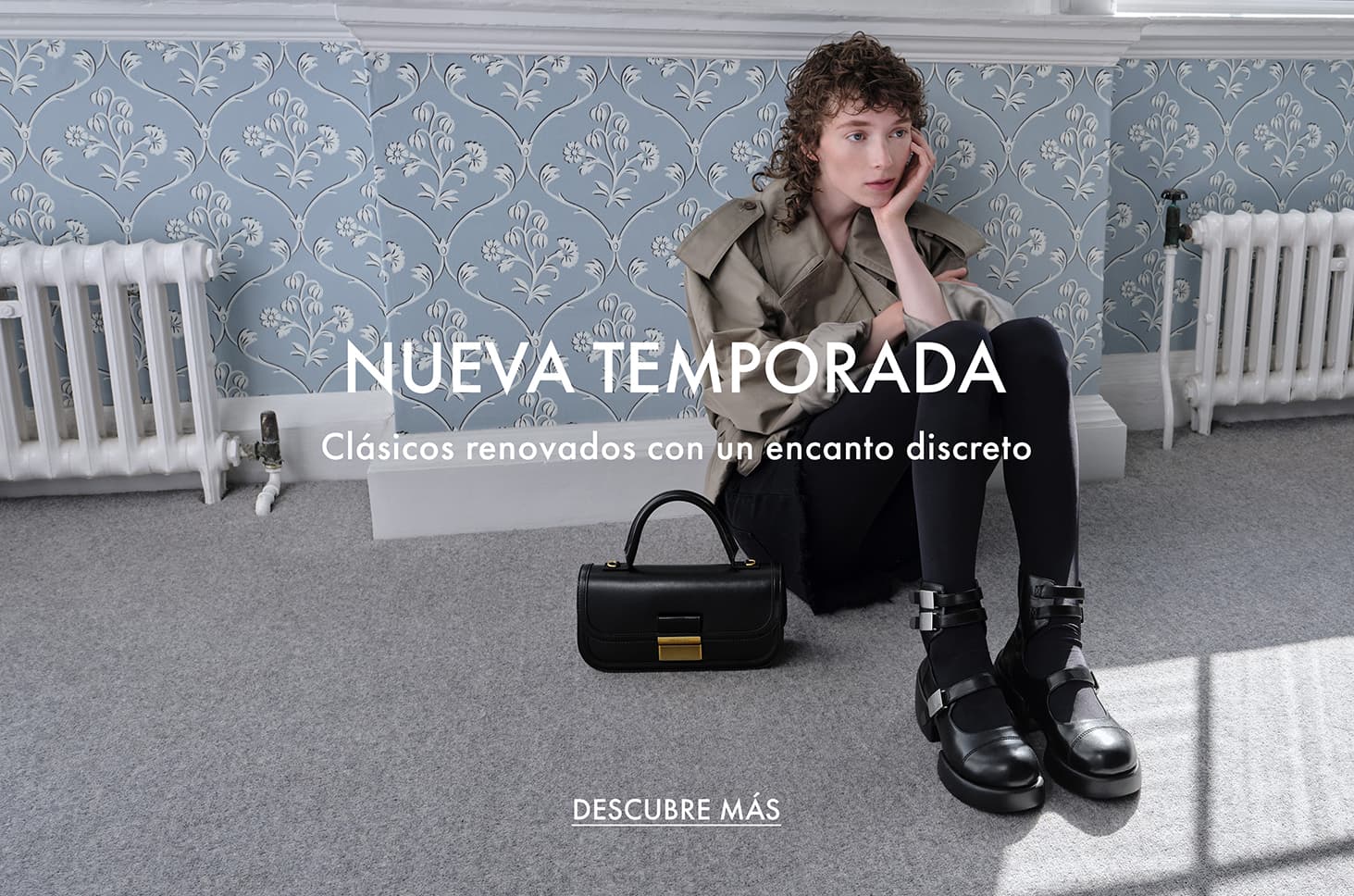 Mary Janes negras con correa al tobillo Robbie y bolso de asa superior alargada Charlot en negro - CHARLES & KEITH 