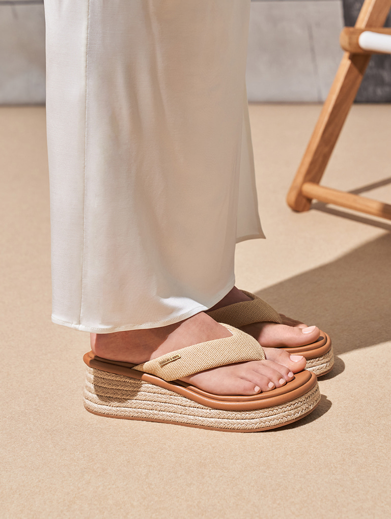 Women’s woven espadrille thong sandals (close up) - CHARLES & KEITH